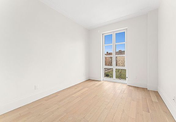 5th image of 250 E 21st St #4C