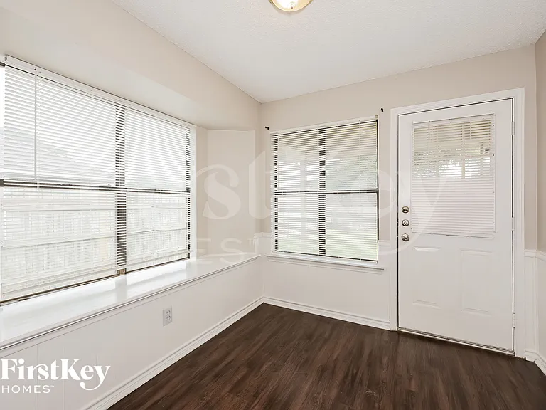 1220 Mockingbird Ln — Photo 5