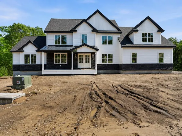42 Canterbury Road, Pelham, NH 03076