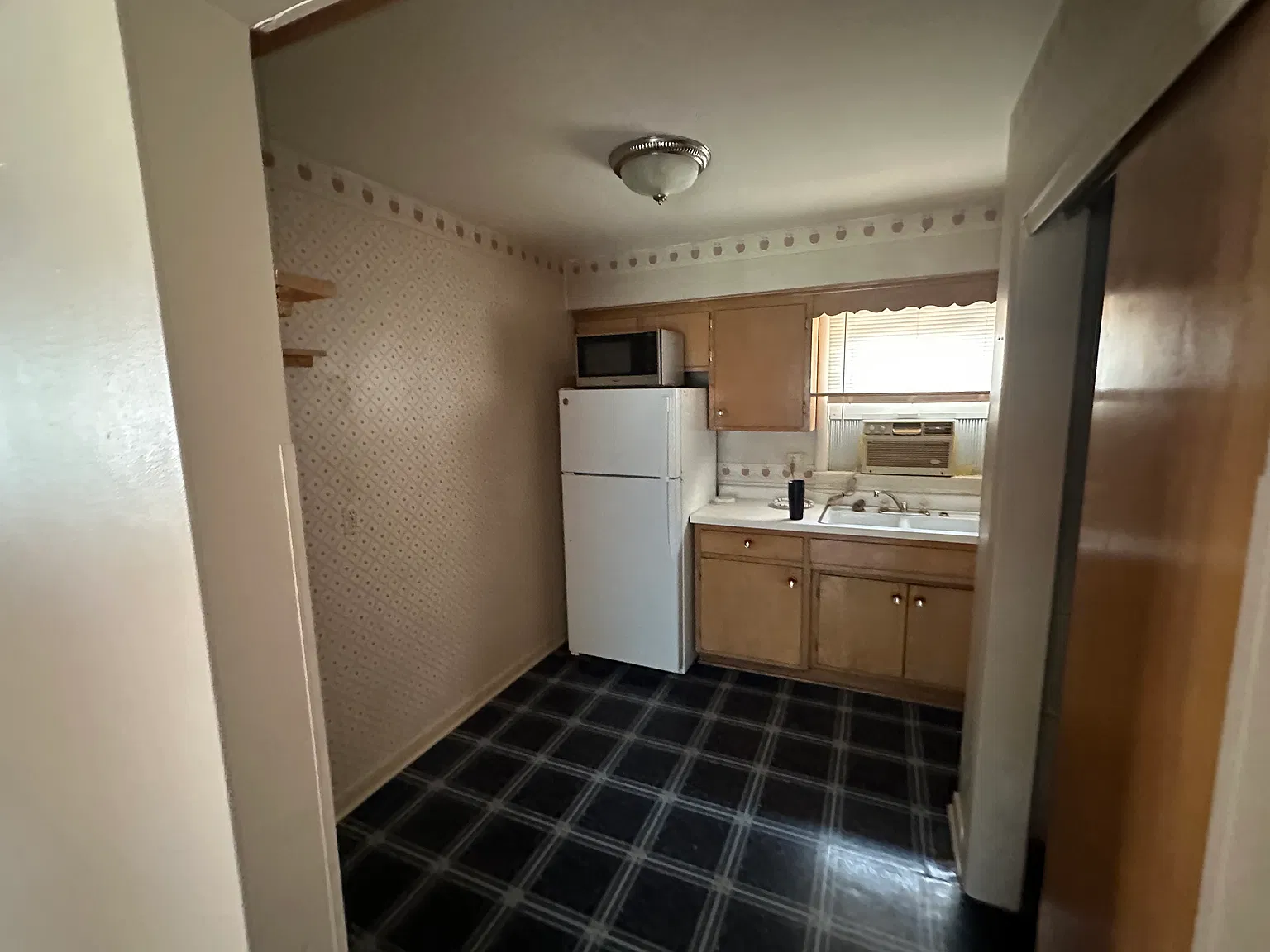 490 W Water St — Photo 3