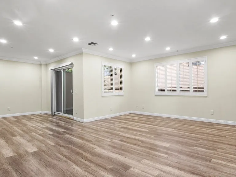 420 Riverdale Dr #11 — Photo 14