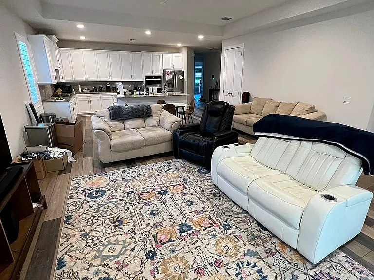 2084 Paragon Cir E — Photo 15