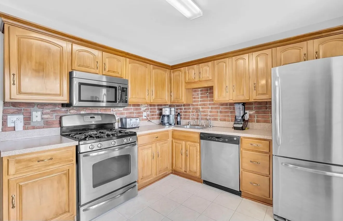 3 bed, 3.5 bath, 1496 sqft, $3,150 — Photo 3