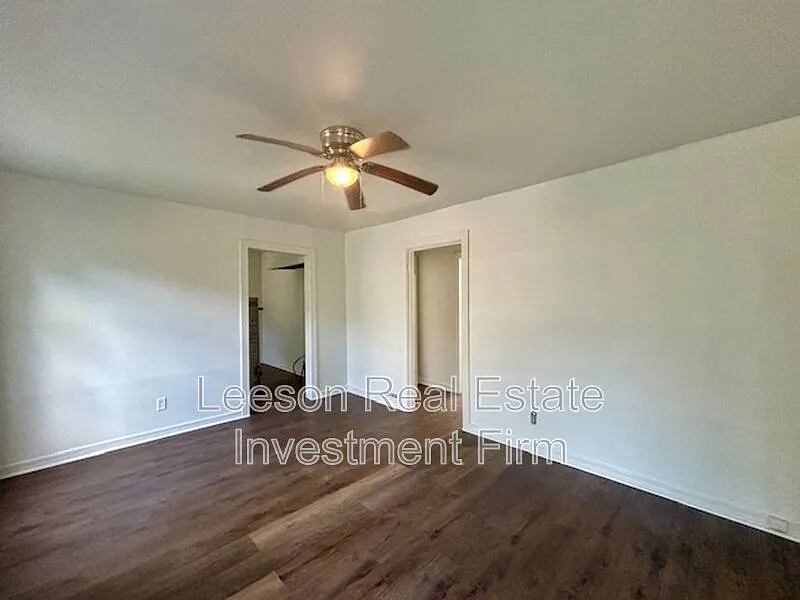 2 bed, 1.0 bath, 900 sqft, $750 — Photo 2