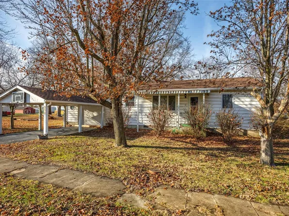 232 S Starr St, Waggoner, IL 62572