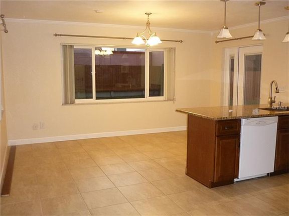3rd image of 1409 Regina Dr W