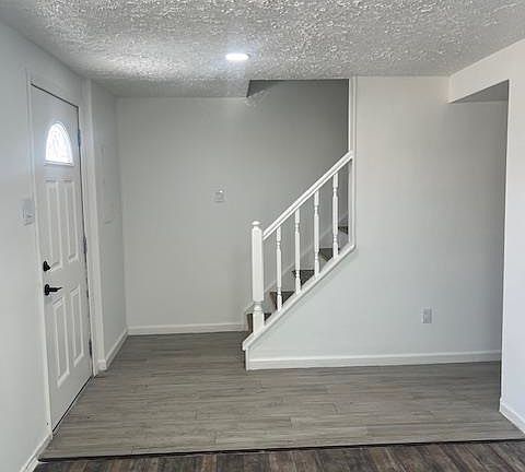 4th image of 81 N Day St #12