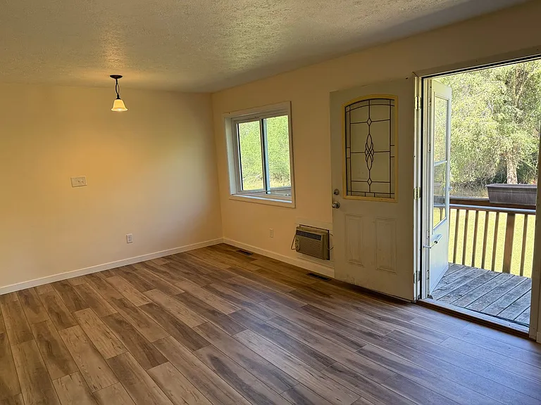 6070 Brooklyn Rd — Photo 12