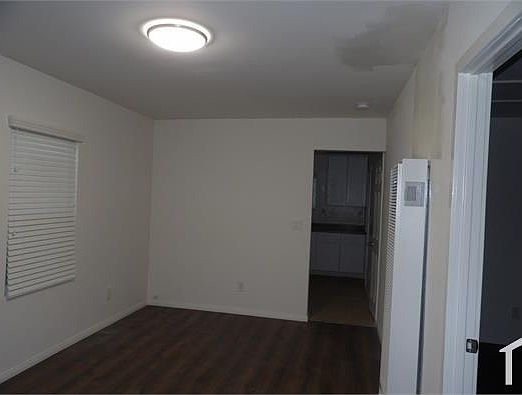 2nd image of 716 1/2 W 75th St