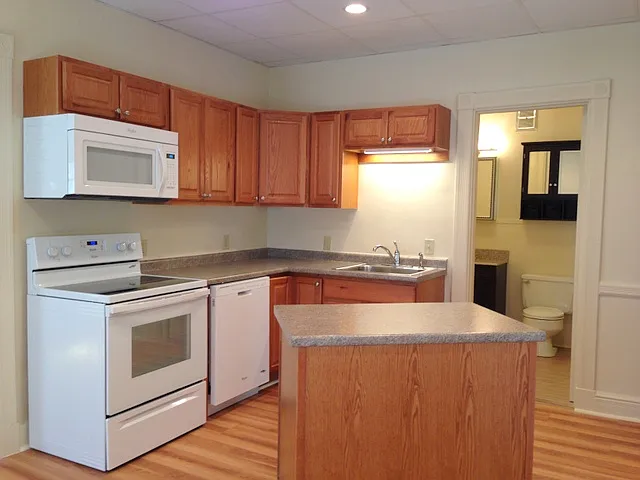 9-17 Warren St #1 — Photo 1