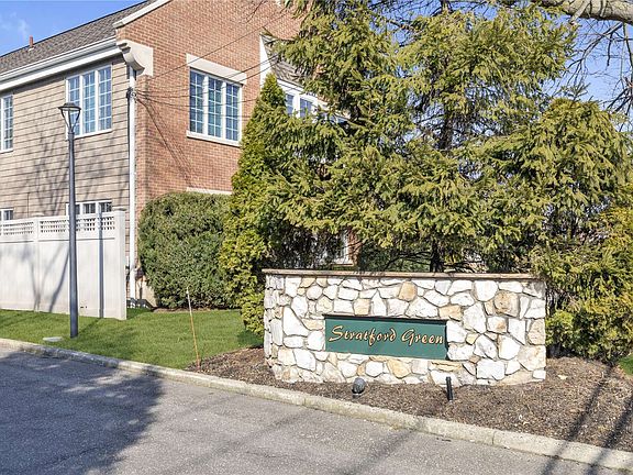 2nd image of 64 Stratford Grn #64