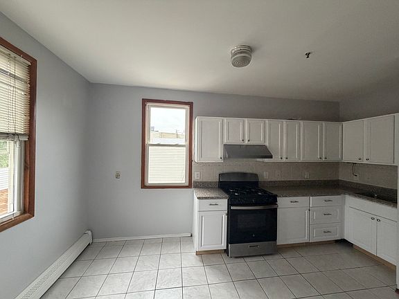 2nd image of 22-24 Paterson St APT 3