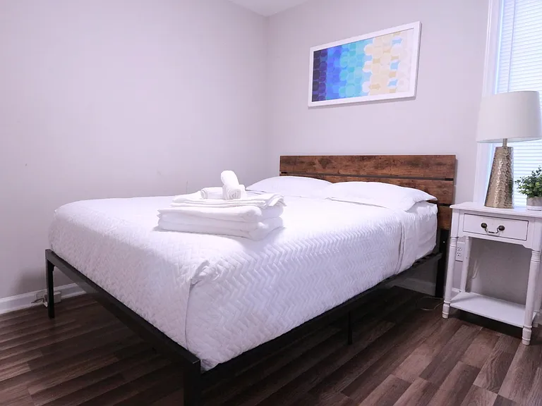 Beacon Heights Dr — Photo 1