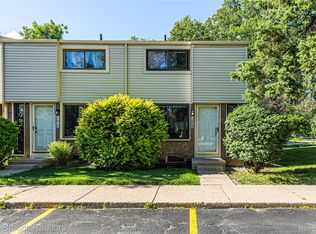 1669 Wimbledon Dr, Walled Lake, MI 48390