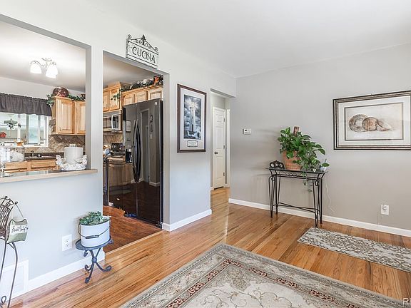 5th image of 10763 Loren Ln