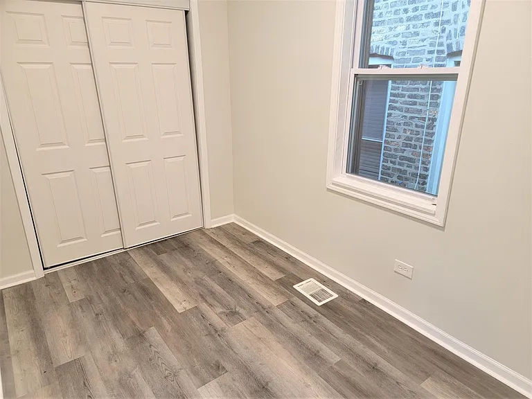 3453 S Lituanica Ave — Photo 12