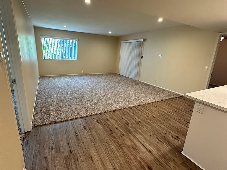 Amberwood Garden Apartments — Photo 34