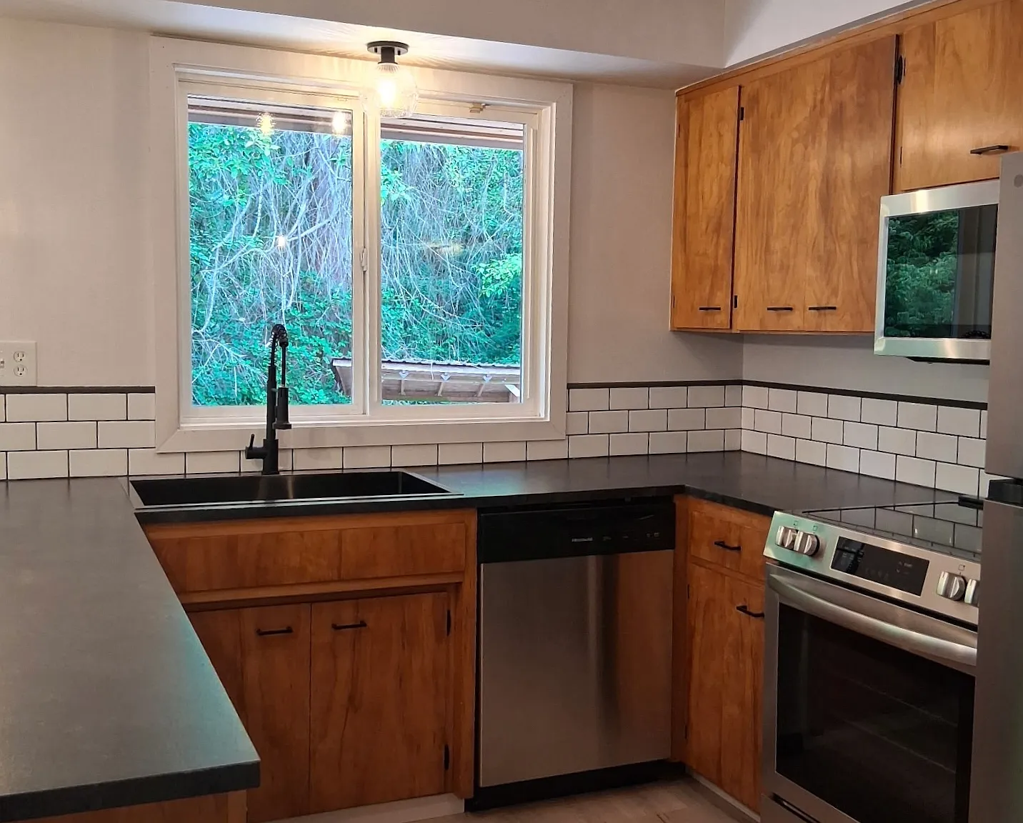 2 bed, 1040 sqft, $2,695 — Photo 3