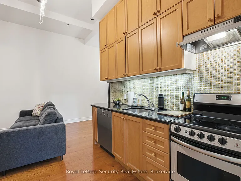73 Richmond St W #208 — Photo 19