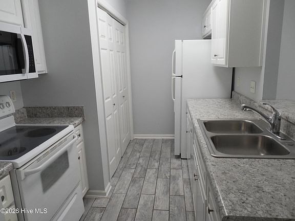 2nd image of 420 Northrop Pl