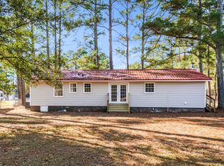 611 N Jackson St, Raeford, NC 28376