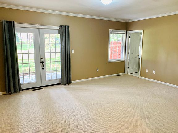 4th image of 238 Fontaine Cir
