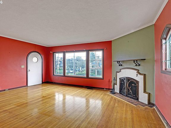 5th image of 4212 E Burnside St