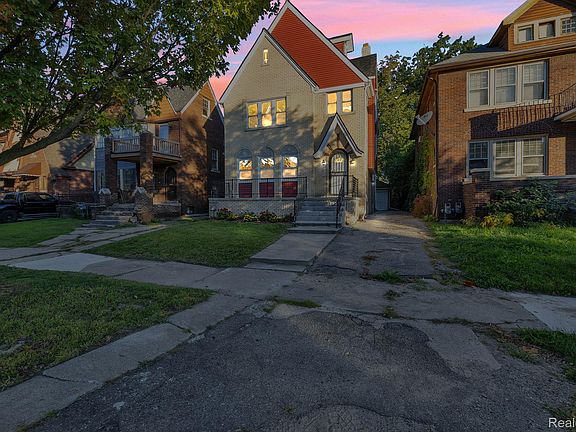 3rd image of 4218 Cortland St