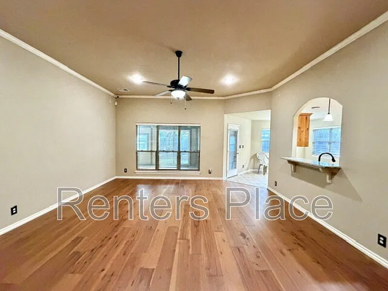 3 bed, 2.0 bath, 1524 sqft, $1,695 — Photo 2