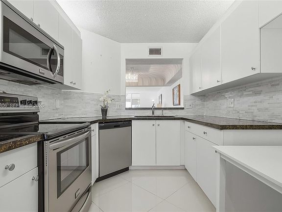 5th image of 23249 Barwood Ln N APT 403