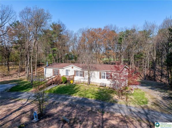 35 Green Briar Dr, Palmerton, PA 18071