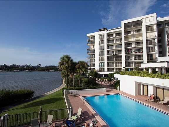 2nd image of 8 Belleview Blvd APT 207
