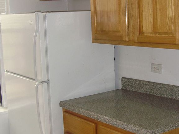 4th image of 26 Bedford Park Blvd E APT B11