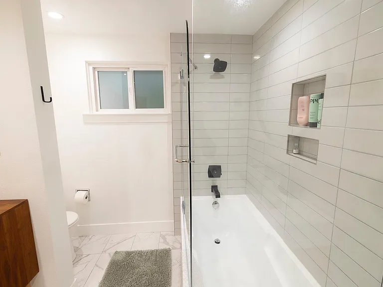 1600 NW Quincy Ave #1 — Photo 12