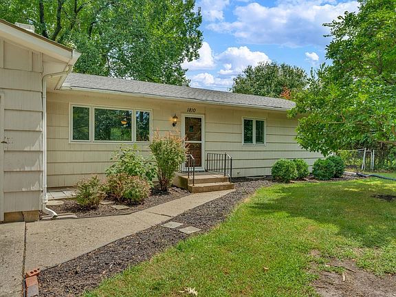5th image of 1810 SW Kent Pl