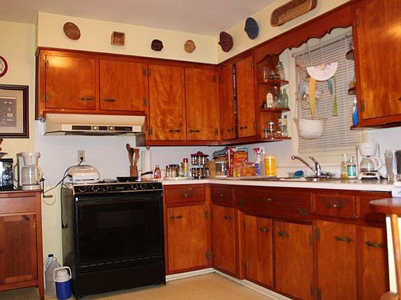 4th image of 216 Cedar St