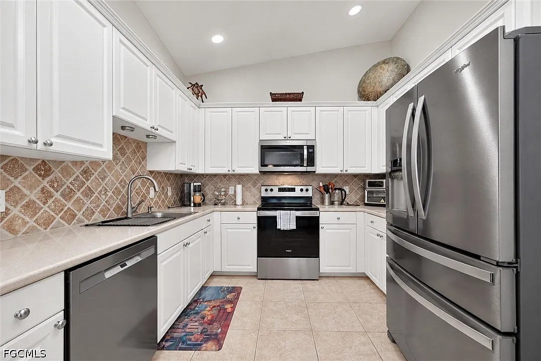 3 bed, 2.0 bath, 1690 sqft, $6,500 — Photo 4