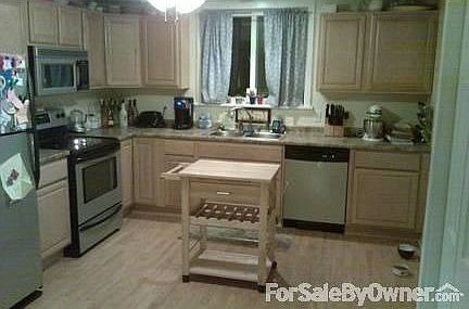 Kitchen : Open kitchen with new matching Frigigaire appliances