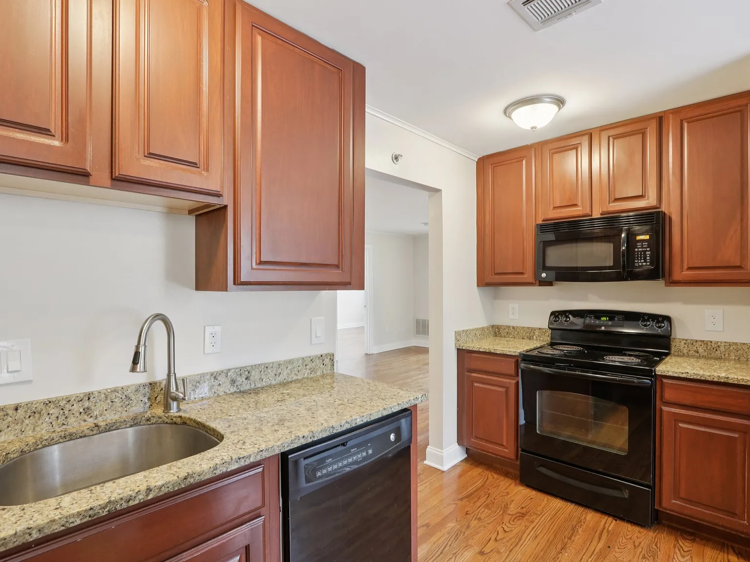 Summit Ridge Luxury Apartments — Photo 4