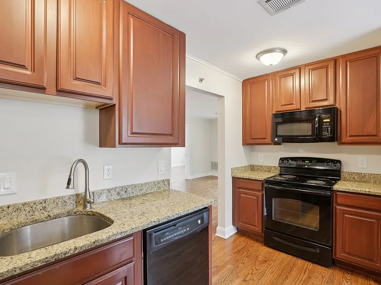 Summit Ridge Luxury Apartments — Photo 4