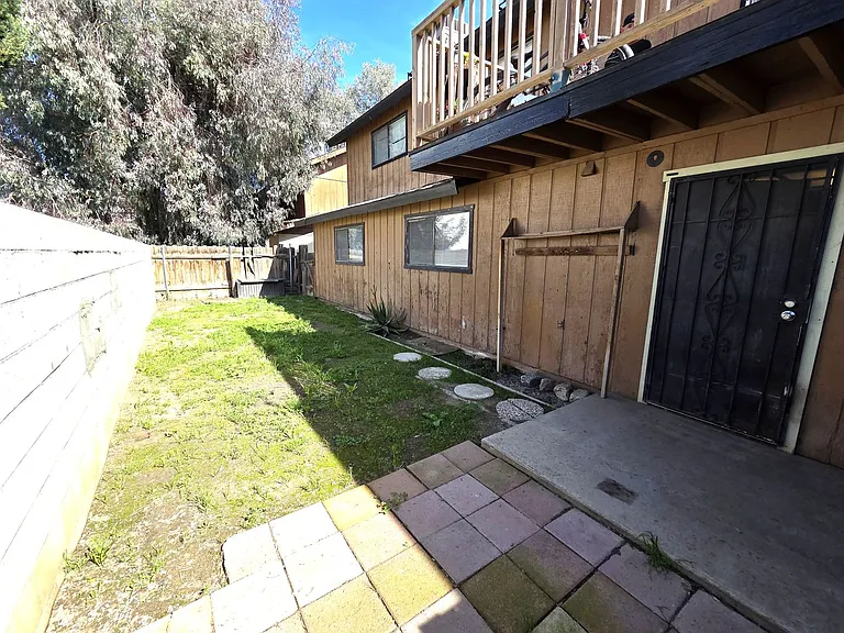 1917 & 1919 W Whitendale Ave — Photo 12
