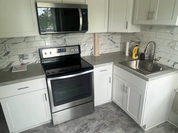 51 Huron Ave #51, Mount Clemens, MI 48043
