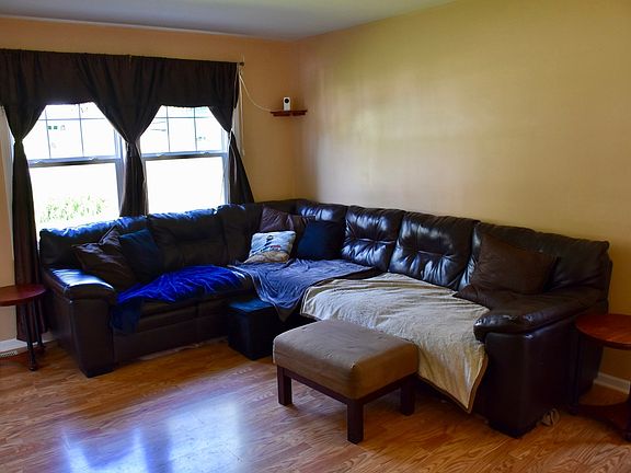 5th image of 27 Hillcrest Ave