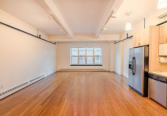 4th image of 852 Cypress Ave APT 3A