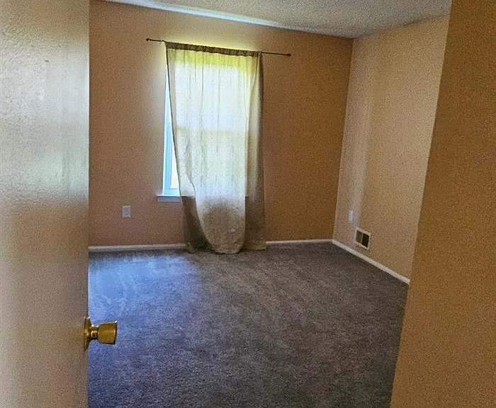 447 Lancaster Ct — Photo 13