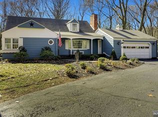 14 Wildwood Rd, Saddle River, NJ 07458