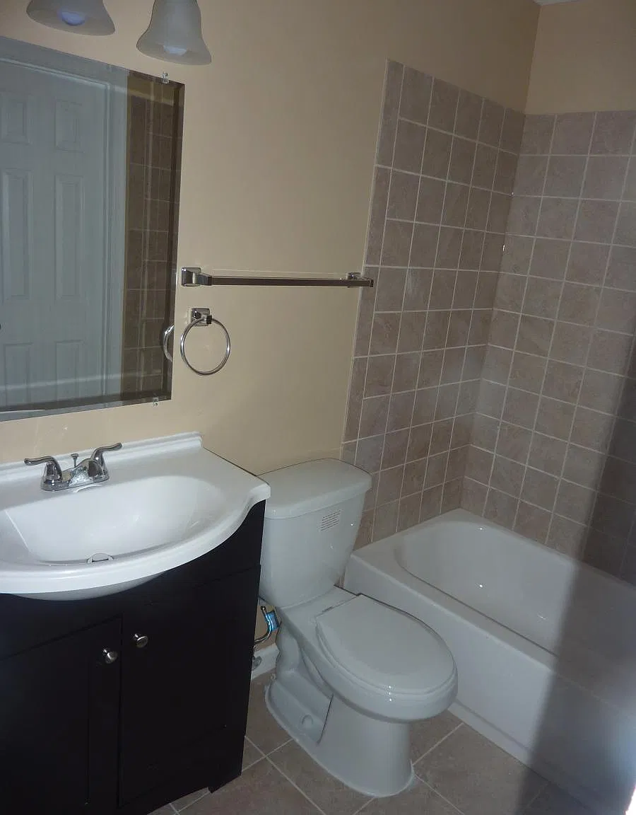 7677 Sheffield Village Lane — Photo 3