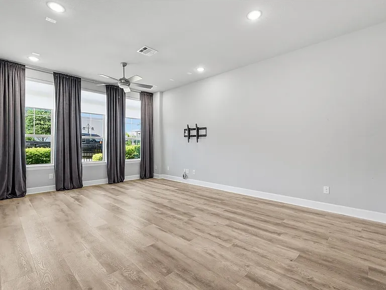 7129 Laurel Rdg — Photo 11
