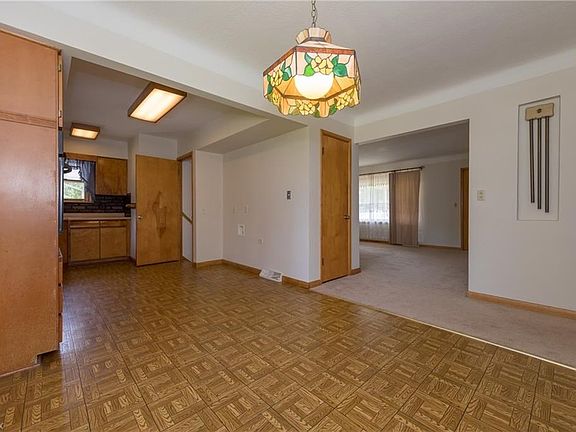 5th image of 8933 Falls Ln