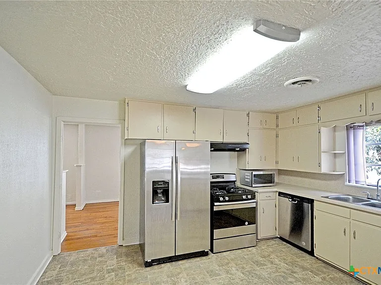 268 E Mill St — Photo 25